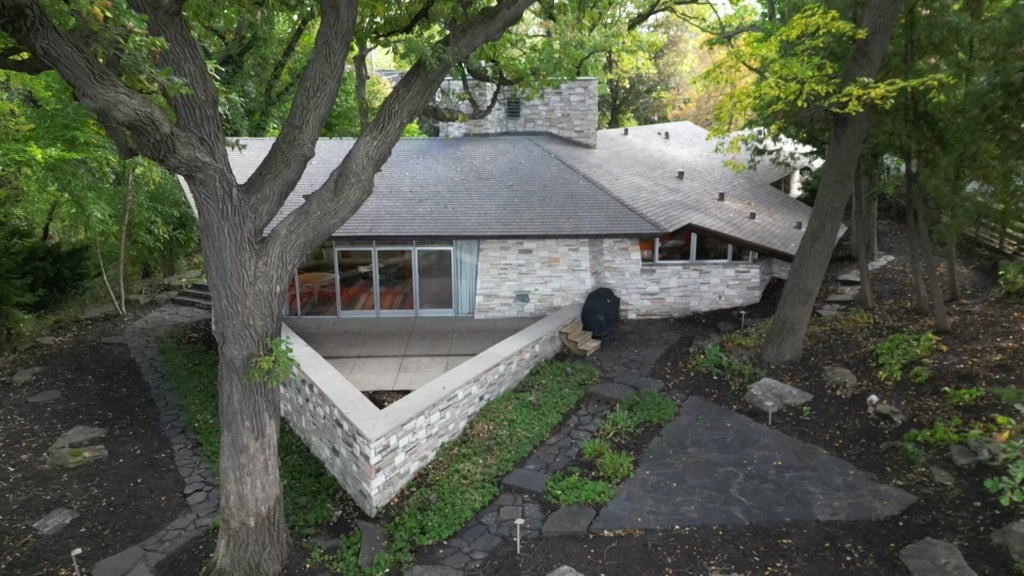 Home designed by iconic architect Frank Lloyd Wright now on the market — WCCO / CBS Minnesota, Richfield Real Estate news