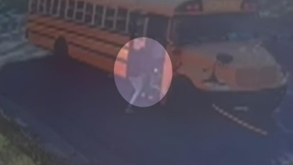 Video shows quick-thinking bystander stop runaway St. Paul school bus — WCCO / CBS Minnesota, Richfield Health news