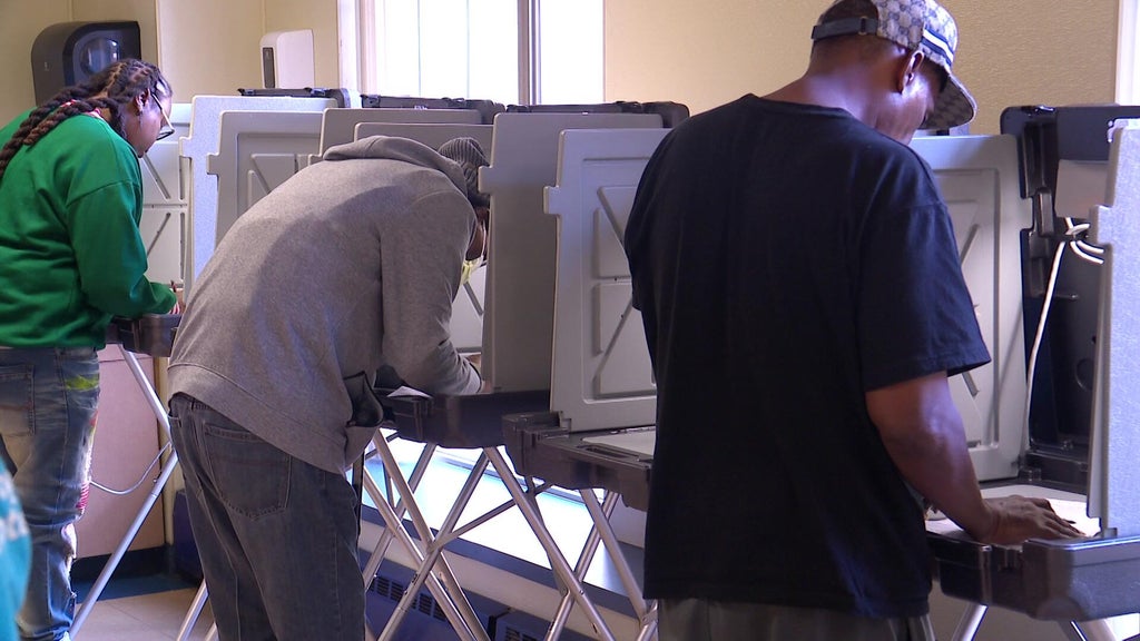 Catholic Charities helps Minnesota's unhoused vote ahead of midterms — WCCO / CBS Minnesota, Richfield Sports news