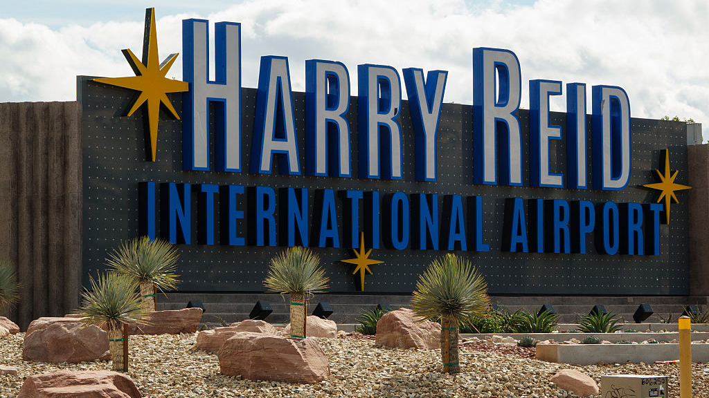 Private jet runs off Vegas runway and crashes into airport fence — FOX 9, Richfield Community news